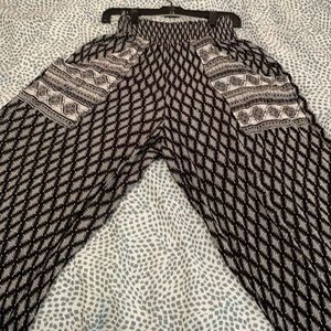 Flair Rayon Printed Pants w/ roomy front pockets